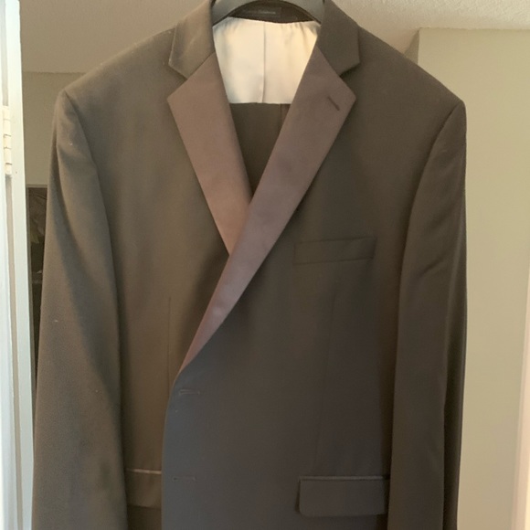 Tuxedo - Picture 1 of 5